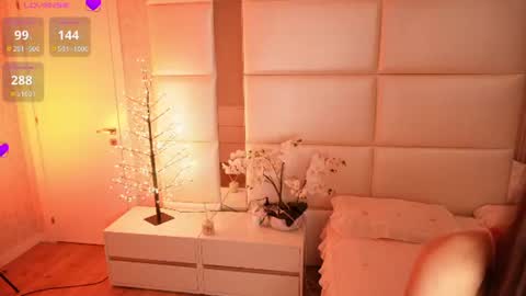 Lilly Colins online show from 06/29/26, 08:42