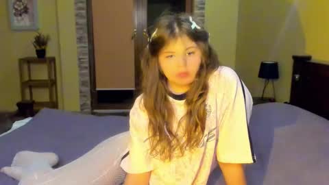 Snapshot of lilly_jess chatting on 10/28/25, 06:54 Lilly online show from 10/28/25, 06:54