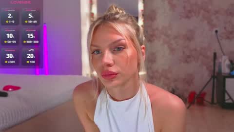 Snapshot of lilly_lux chatting on 04/19/26, 01:32 lilly_lux online show from 04/19/26, 01:32