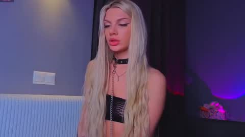 Snapshot of lilly_lux chatting on 05/30/26, 01:08 lilly_lux online show from 05/30/26, 01:08