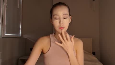 Snapshot of lilly_sweeet chatting on 02/24/26, 05:05 lilly online show from 02/24/26, 05:05