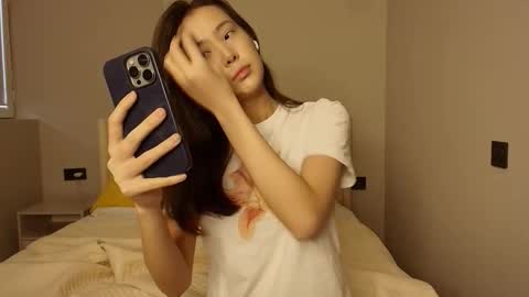 Snapshot of lilly_sweeet chatting on 03/17/26, 03:33 lilly online show from 03/17/26, 03:33