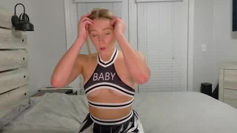 Snapshot of lillybabyxo chatting on 12/23/25, 03:48 Lilly Baby Xo online show from 12/23/25, 03:48