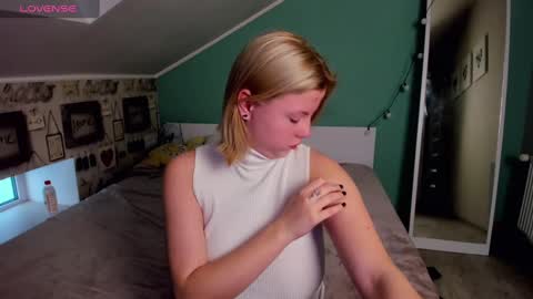 Lilly Depp online show from 12/30/24, 08:43