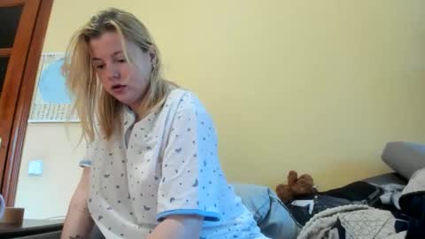 Lilly Depp online show from 10/21/25, 12:17