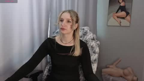 Snapshot of lillyfan_x chatting on 07/12/26, 04:03 LillyFan X online show from 07/12/26, 04:03