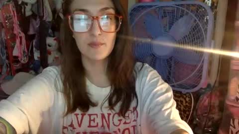 hi guys im back on here 3 online show from 11/05/25, 07:58