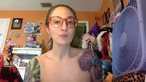 hi guys im back on here 3 online show from 11/19/25, 08:09