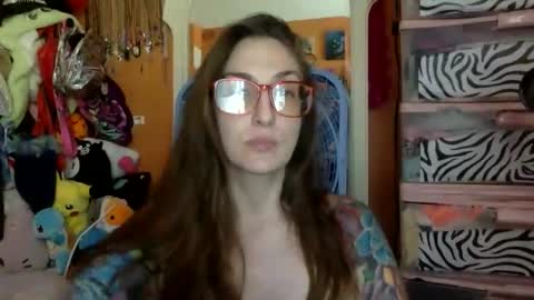 Snapshot of lillylushabae chatting on 03/05/26, 06:37 hi guys im back on here 3 online show from 03/05/26, 06:37