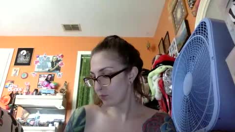 Snapshot of lillylushabae chatting on 04/15/26, 09:04 hi guys im back on here 3 online show from 04/15/26, 09:04