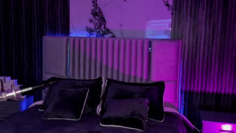 Snapshot of lillyortiz_ chatting on 12/15/24, 04:51 Lilly Ortiz online show from 12/15/24, 04:51