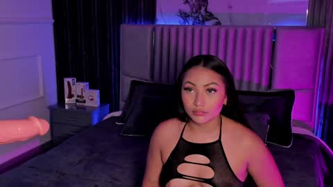 Snapshot of lillyortiz_ chatting on 12/15/24, 07:57 Lilly Ortiz online show from 12/15/24, 07:57