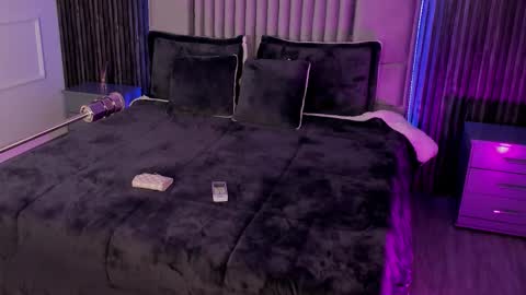 Snapshot of lillyortiz_ chatting on 02/13/25, 10:43 Lilly Ortiz online show from 02/13/25, 10:43