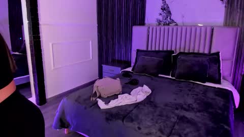 Snapshot of lillyortiz_ chatting on 09/10/25, 12:05 Lilly Ortiz online show from 09/10/25, 12:05