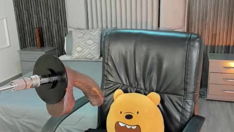 Snapshot of lillyortiz_ chatting on 03/07/26, 12:02 Lilly Ortiz online show from 03/07/26, 12:02