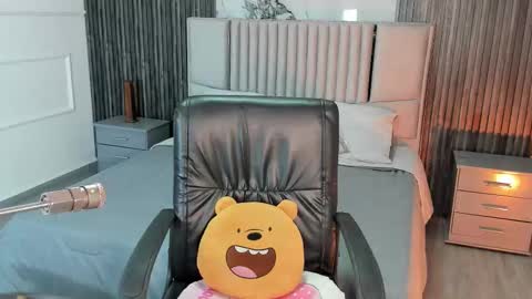 Snapshot of lillyortiz_ chatting on 03/16/26, 07:40 Lilly Ortiz online show from 03/16/26, 07:40