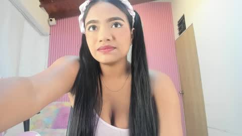 Snapshot of lillyy16 chatting on 05/19/26, 11:05 lillyy16 online show from 05/19/26, 11:05