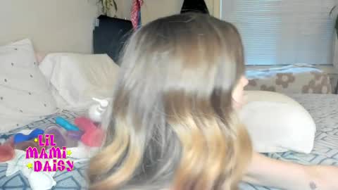 Snapshot of lilmamidaisy chatting on 04/04/26, 02:21 Daisy Bby online show from 04/04/26, 02:21