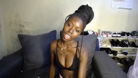 Snapshot of lilmystic_lola chatting on 04/22/26, 09:05 Chelsea online show from 04/22/26, 09:05