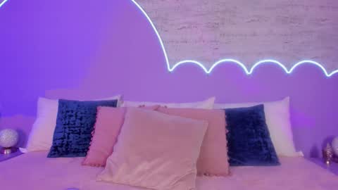 Lilou online show from 11/14/25, 12:15