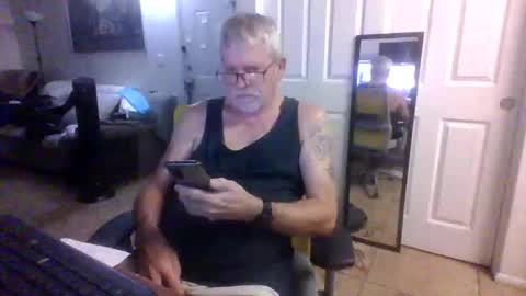 Snapshot of lilpackage69 chatting on 10/17/25, 02:37 lilpackage69 online show from 10/17/25, 02:37