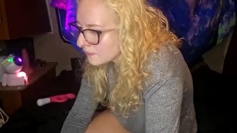 Snapshot of lilpies chatting on 11/30/25, 06:06 LilPies online show from 11/30/25, 06:06