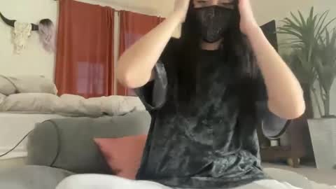 Snapshot of lilrenbby chatting on 12/18/24, 01:05 lil ren online show from 12/18/24, 01:05