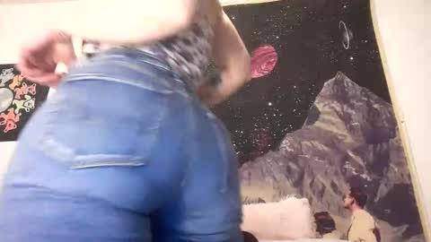 Snapshot of lilsirenluna chatting on 03/08/26, 12:41 Luna online show from 03/08/26, 12:41