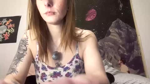 Snapshot of lilsirenluna chatting on 03/08/26, 02:04 Luna online show from 03/08/26, 02:04