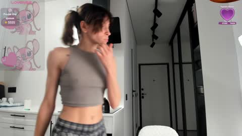 Snapshot of lily__love chatting on 01/17/25, 11:49 LILY online show from 01/17/25, 11:49