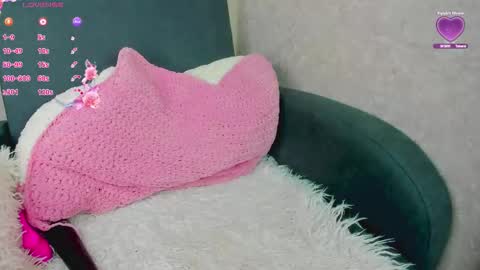 Snapshot of lily__love chatting on 11/13/25, 12:15 LILY online show from 11/13/25, 12:15