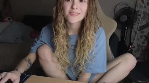 Snapshot of lily_and_jake chatting on 11/25/25, 04:12 lily_and_jake online show from 11/25/25, 04:12