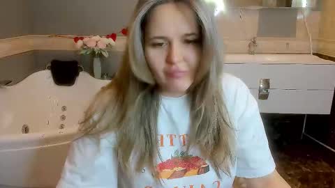 Snapshot of lily_bel chatting on 03/20/26, 05:45 Lily online show from 03/20/26, 05:45