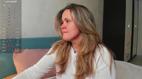 Snapshot of lily_bel chatting on 04/21/26, 07:58 Lily online show from 04/21/26, 07:58