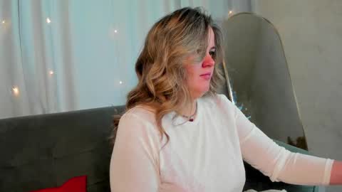 Snapshot of lily_bel chatting on 05/19/26, 01:11 Lily online show from 05/19/26, 01:11