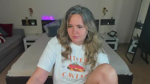 Snapshot of lily_bel chatting on 05/29/26, 01:14 Lily online show from 05/29/26, 01:14