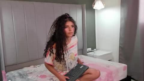 lily_cherry0 online show from 03/08/25, 04:39
