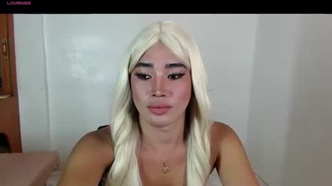 Lily Darling online show from 10/23/25, 11:42