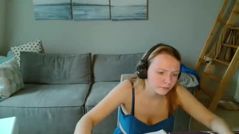 Snapshot of lily_dollyx chatting on 11/11/25, 10:04 Lily dollyx online show from 11/11/25, 10:04