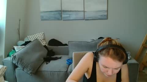 Snapshot of lily_dollyx chatting on 11/18/25, 10:20 Lily dollyx online show from 11/18/25, 10:20