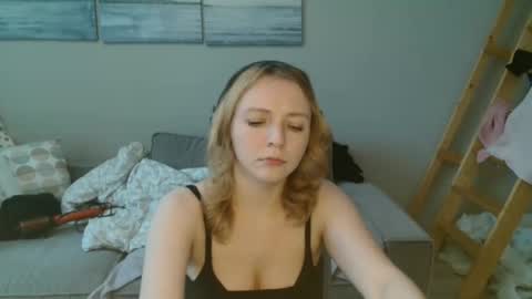 Snapshot of lily_dollyx chatting on 11/20/25, 10:15 Lily dollyx online show from 11/20/25, 10:15