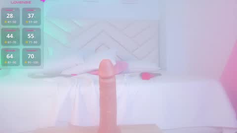 Snapshot of lily_evil chatting on 12/17/24, 10:43 online show from 12/17/24, 10:43