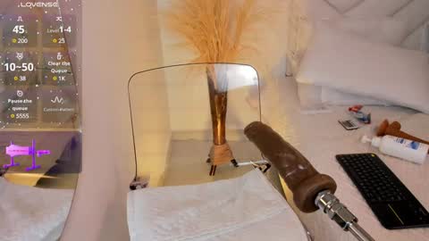 Snapshot of lily_evil chatting on 02/05/25, 08:25 online show from 02/05/25, 08:25