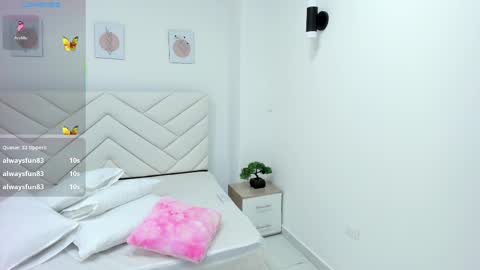 Snapshot of lily_evil chatting on 02/19/25, 11:36 online show from 02/19/25, 11:36