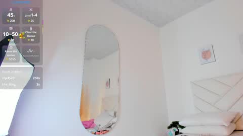 Snapshot of lily_evil chatting on 03/10/25, 08:12 online show from 03/10/25, 08:12