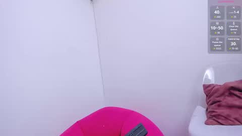 Snapshot of lily_evil chatting on 09/23/25, 05:27 online show from 09/23/25, 05:27