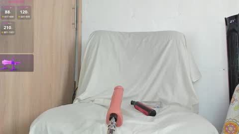 Snapshot of lily_evil chatting on 10/23/25, 06:06 online show from 10/23/25, 06:06