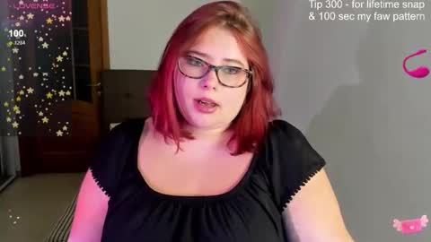 Snapshot of lily_lu_one chatting on 09/24/25, 10:24 Elina  online show from 09/24/25, 10:24