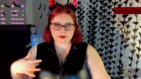 Snapshot of lily_lu_one chatting on 10/27/25, 12:26 Elina  online show from 10/27/25, 12:26