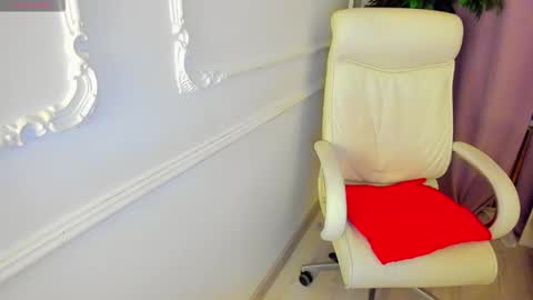 Snapshot of lily_merlin chatting on 03/16/26, 04:18 Lily online show from 03/16/26, 04:18